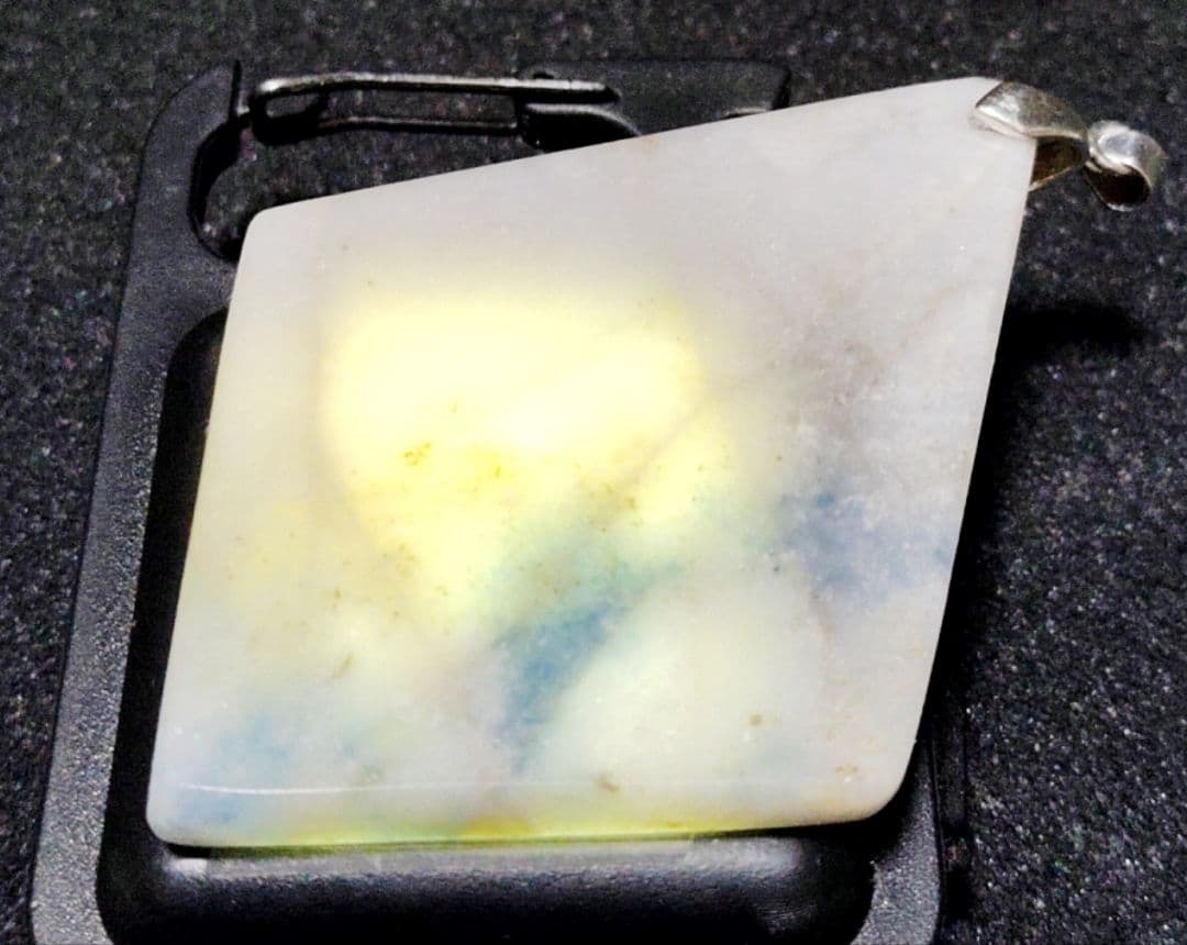 ★糸魚川翡翠★コン沢・青【デカペンダント・IRIGON・105CT】