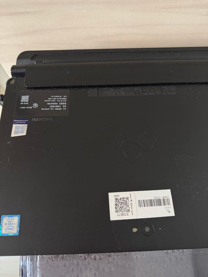 WindowsタブレットFUJITSU ARROWS Tab Q738/SB