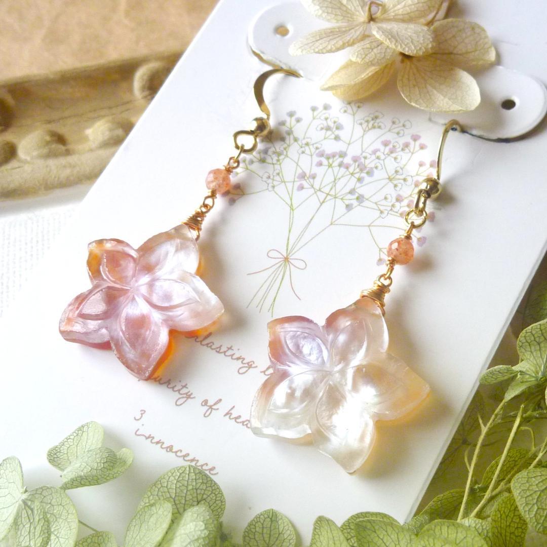 14kgf/カーネリアン×MOP水晶プルメリアカービングとサンストーンのピアス