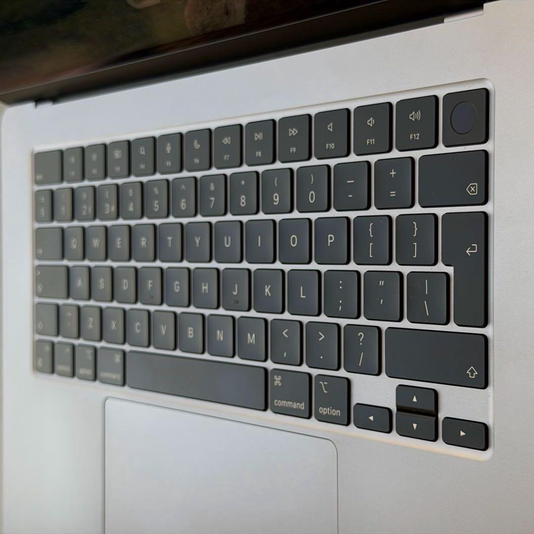 MacBook Air 15インチ M2 8GB 512GB UK配列