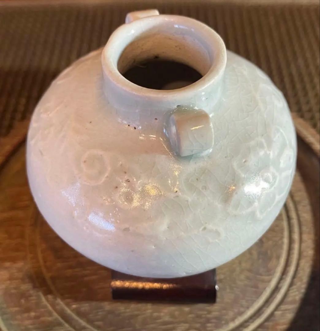 アンティーク・青白磁（影青）・陽刻梅唐草文・唐木鑑賞台座付・２点セット