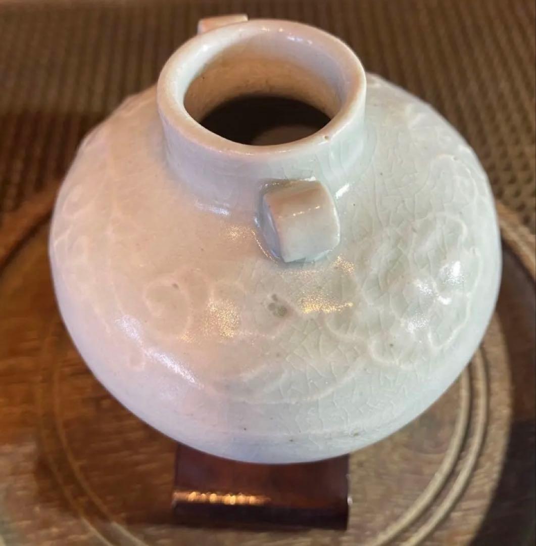 アンティーク・青白磁（影青）・陽刻梅唐草文・唐木鑑賞台座付・２点セット