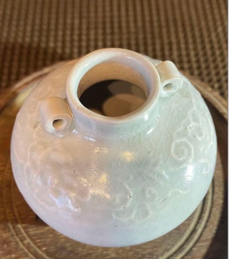 アンティーク・青白磁（影青）・陽刻梅唐草文・唐木鑑賞台座付・２点セット