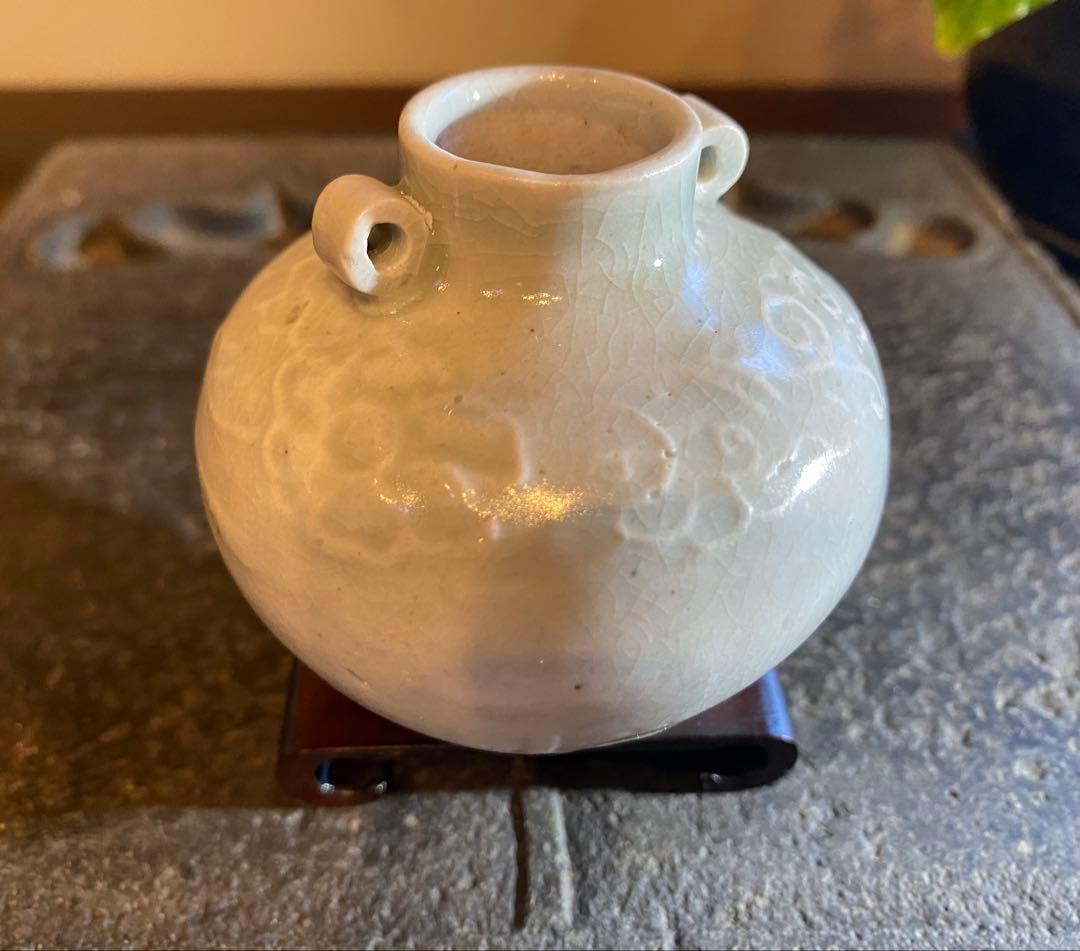 アンティーク・青白磁（影青）・陽刻梅唐草文・唐木鑑賞台座付・２点セット