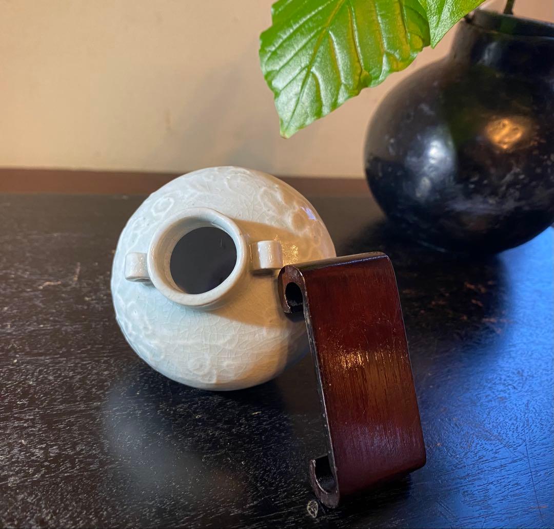 アンティーク・青白磁（影青）・陽刻梅唐草文・唐木鑑賞台座付・２点セット