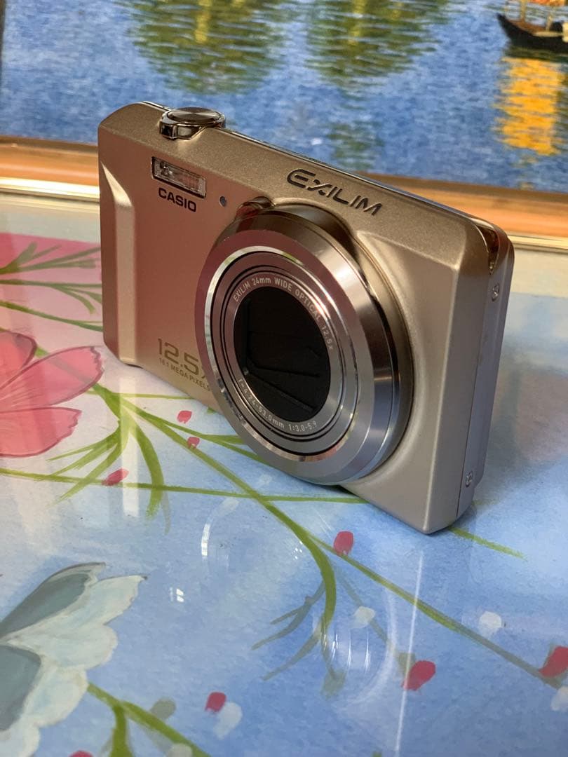 CASIO EXILIM EX-ZS170 コンパクトデジタルカメラ。