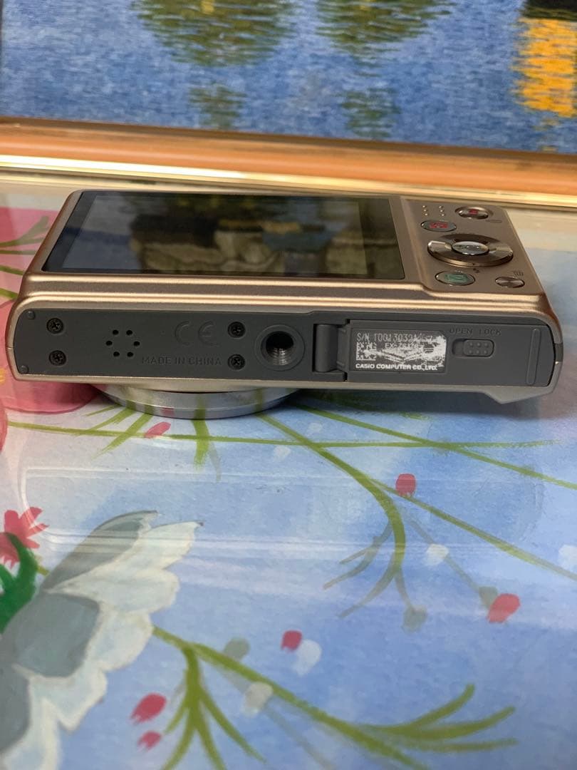 CASIO EXILIM EX-ZS170 コンパクトデジタルカメラ。