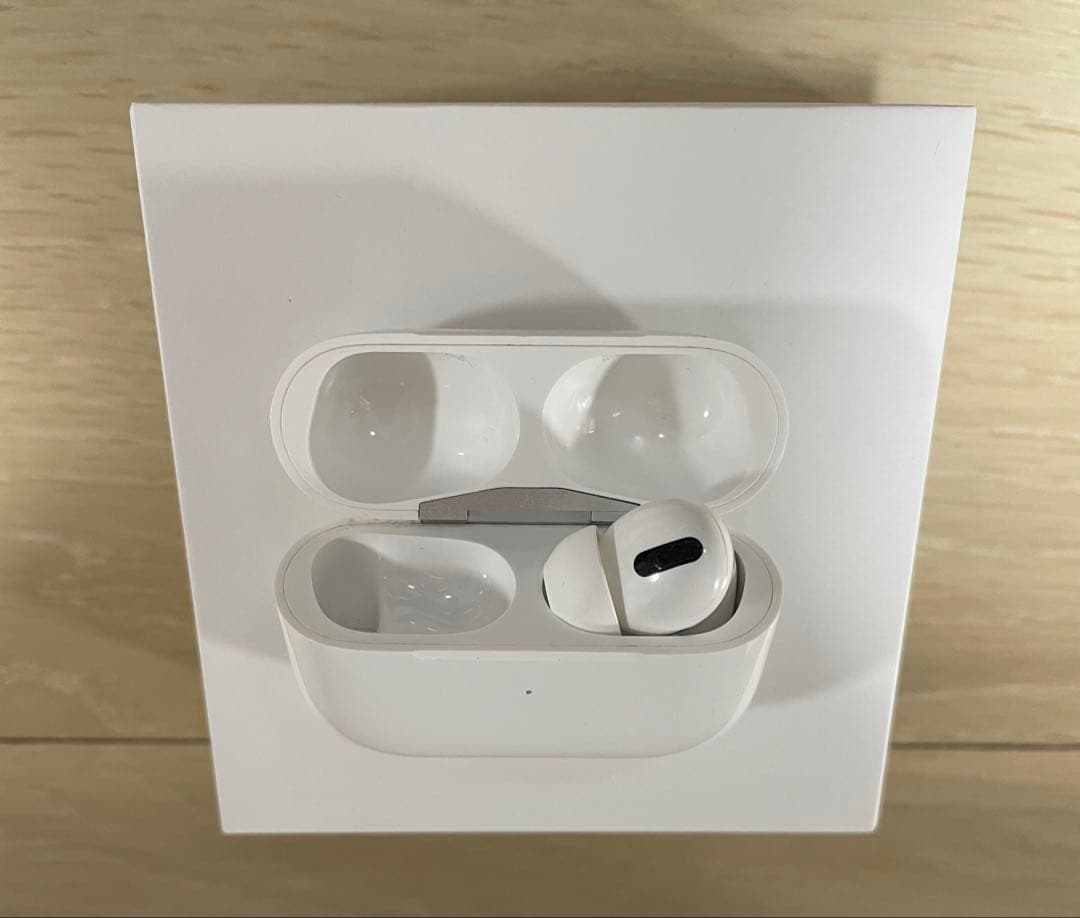 美品　AirPods Pro 本体　※ケースと右耳のみ