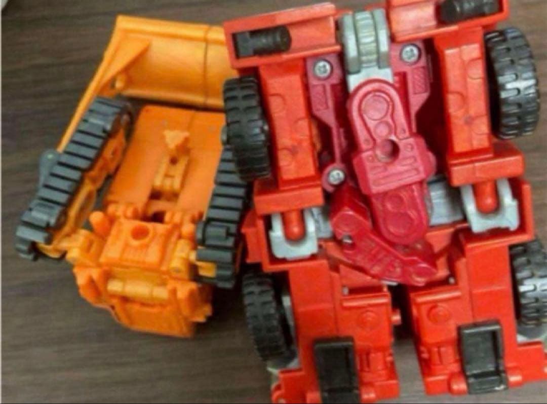 トランスフォーマー　ビルドキング　カーロボット①