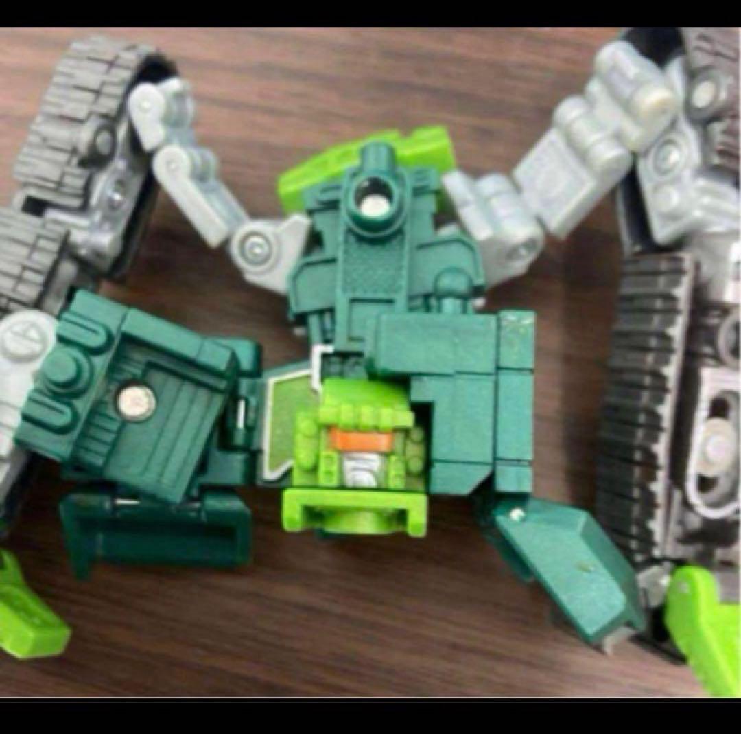 トランスフォーマー　ビルドキング　カーロボット①