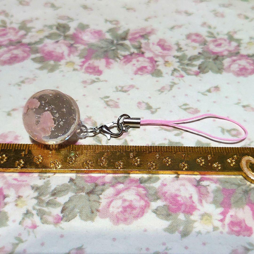 【天然石入り】暗いところで光る桜ボール(艶)のストラップチャーム☆ピンク