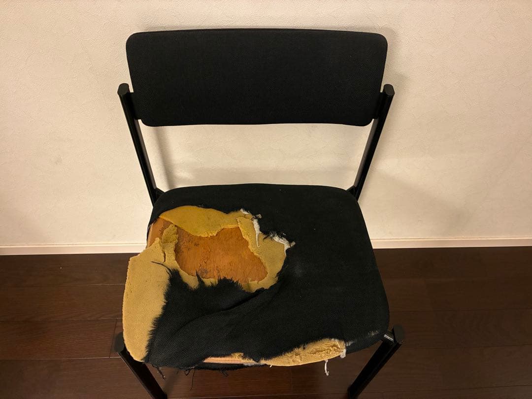 イルマリ・タピオヴァーラ　ASKO KIKI CHAIR ダメージあり