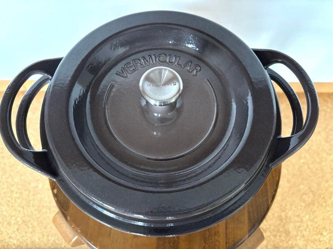 【美品】バーミキュラ　オーブンポットラウンド　22cm 両手鍋 パールブラウン