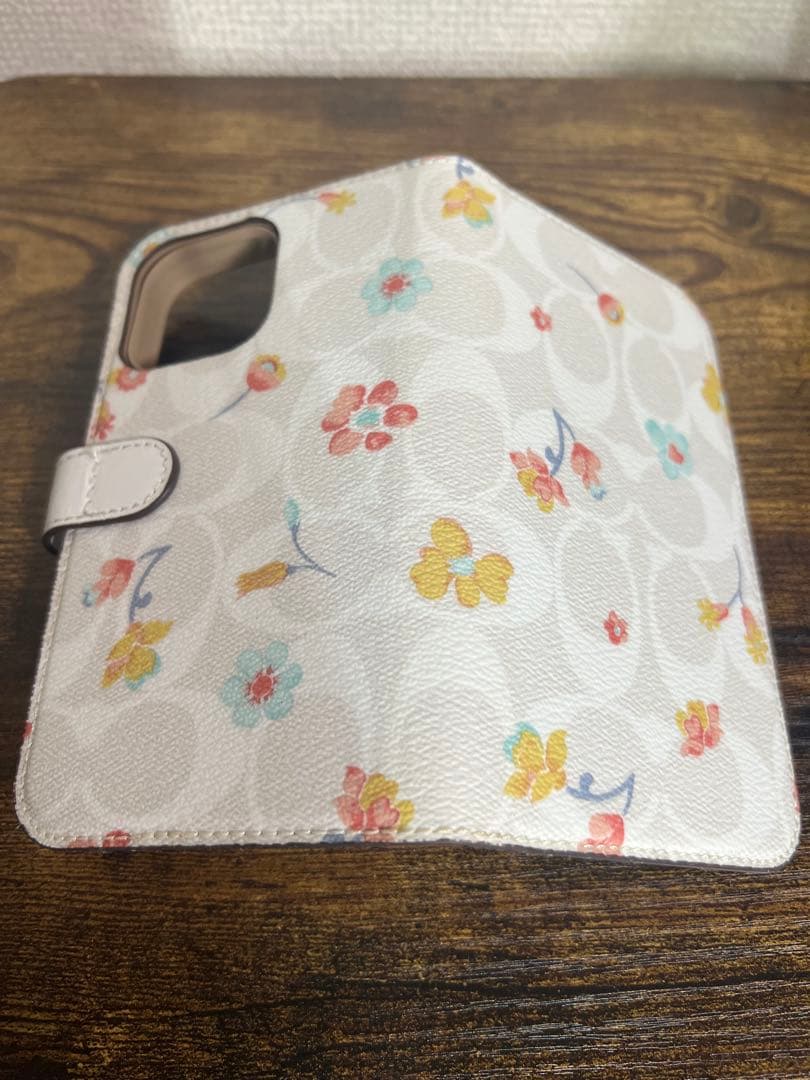 COACH 花柄 iPhone 13 Pro ケース