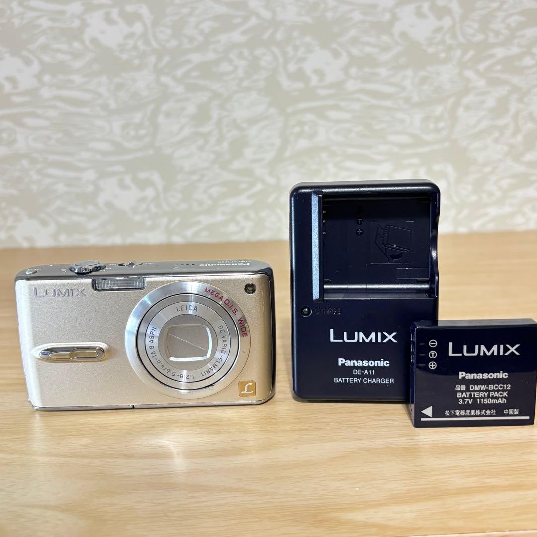 パナソニック　LUMIX DMC-FX07 コンパクトデジタルカメラ シルバー