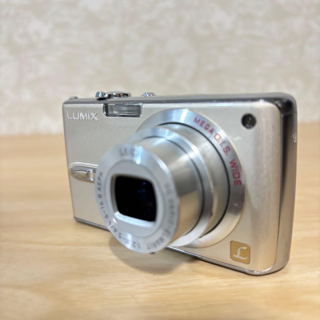 パナソニック　LUMIX DMC-FX07 コンパクトデジタルカメラ シルバー