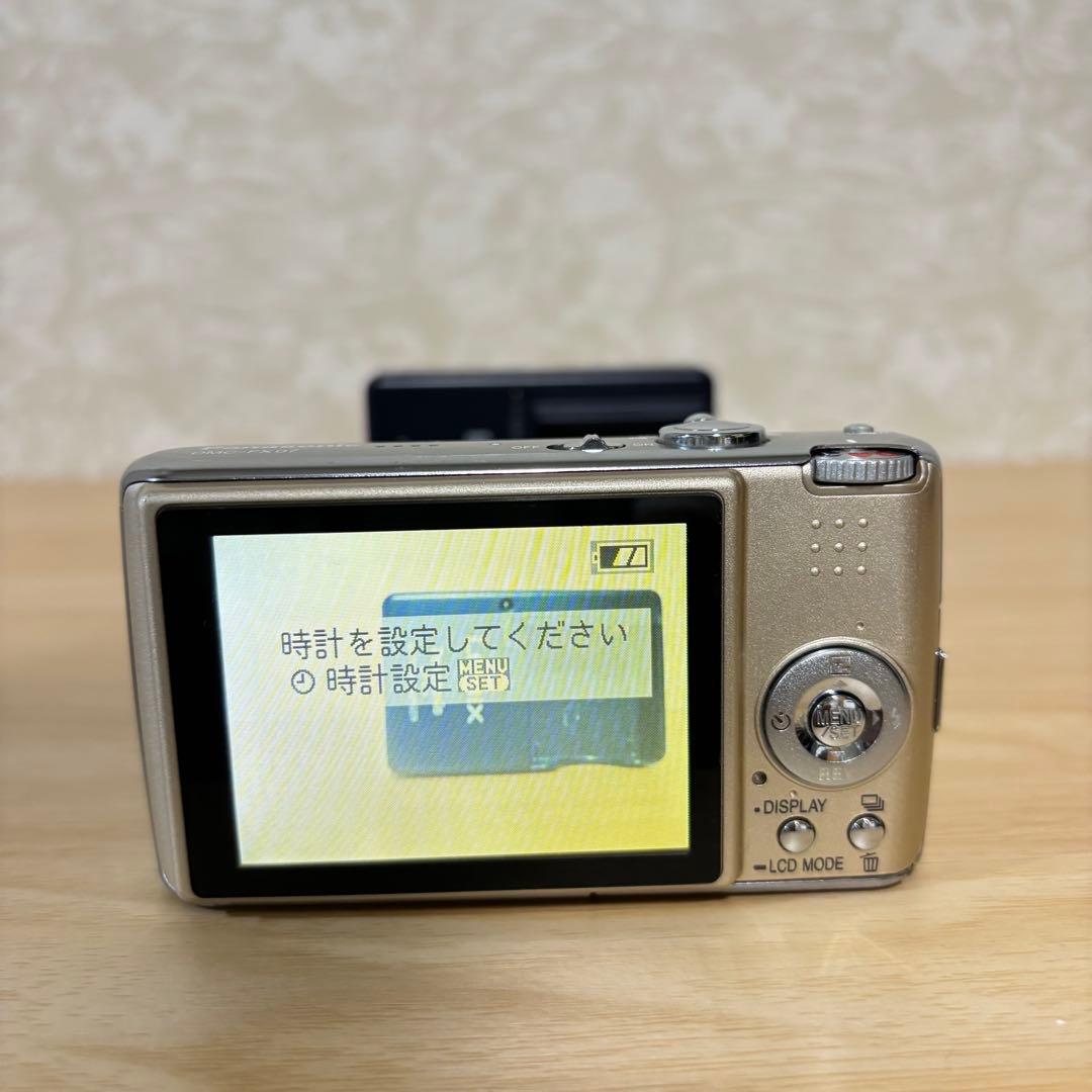 パナソニック　LUMIX DMC-FX07 コンパクトデジタルカメラ シルバー