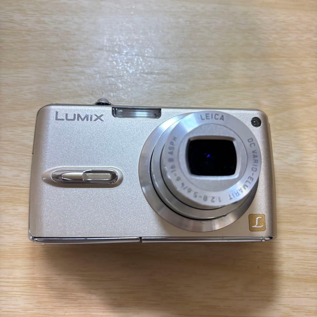 パナソニック　LUMIX DMC-FX07 コンパクトデジタルカメラ シルバー