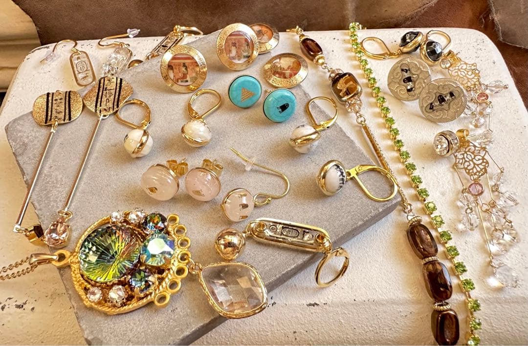 ヴィンテージ　チェコスロバキア　クリスタル　ゴールド　ロングネックレス