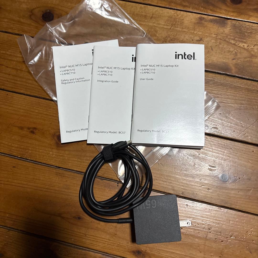 Intel NUC M15 Laptop Kit ジャンク品