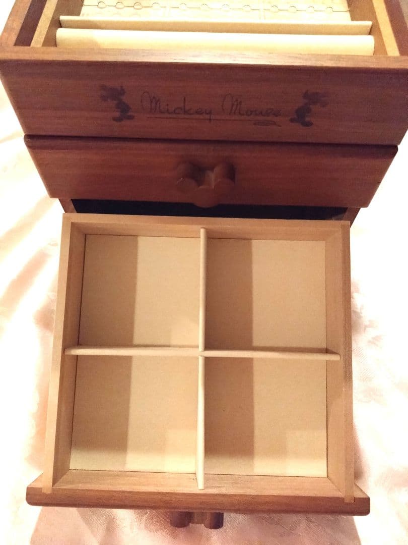 Disney★ミッキーマウス★木製３段アクセサリーケース