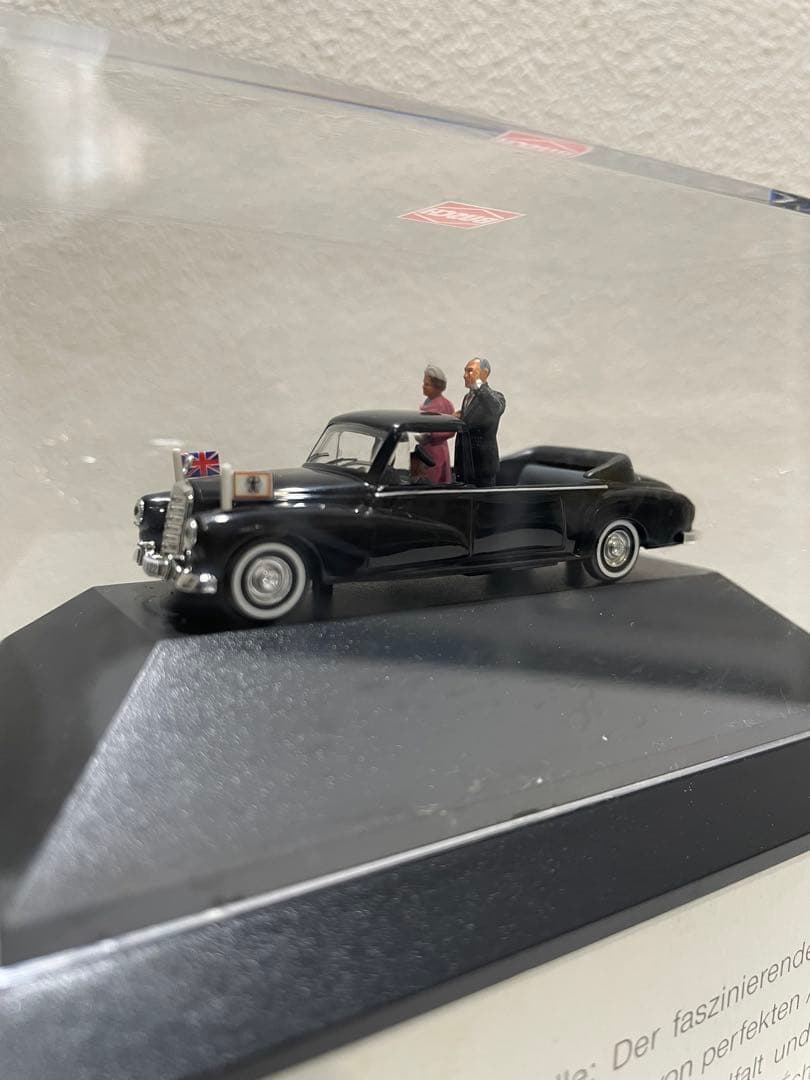 BUSCH Mercedes-Benz 300 エリザベス女王