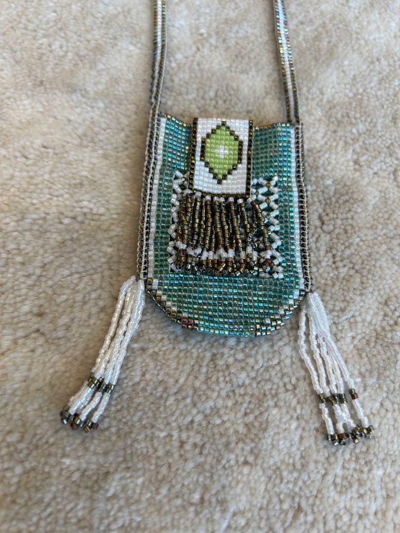 ビーズ織のポシェットネックレス