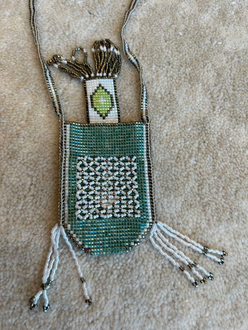 ビーズ織のポシェットネックレス