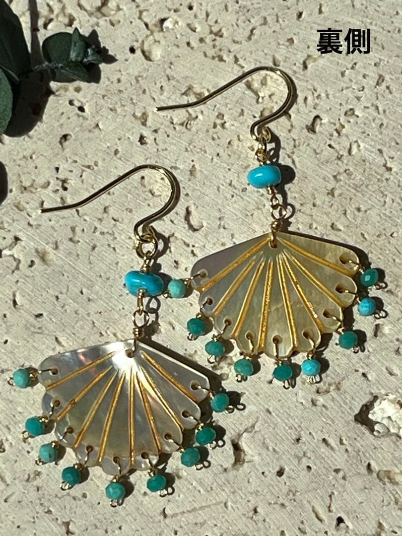 ＊14kgf マザーオブパール フリルドットホールカービング ピアス