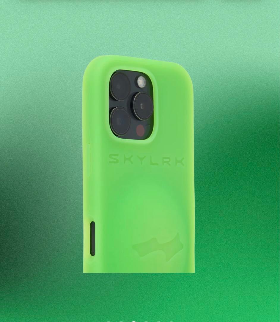 SKYLRK グリーン iPhone用ケース　i phone16pro