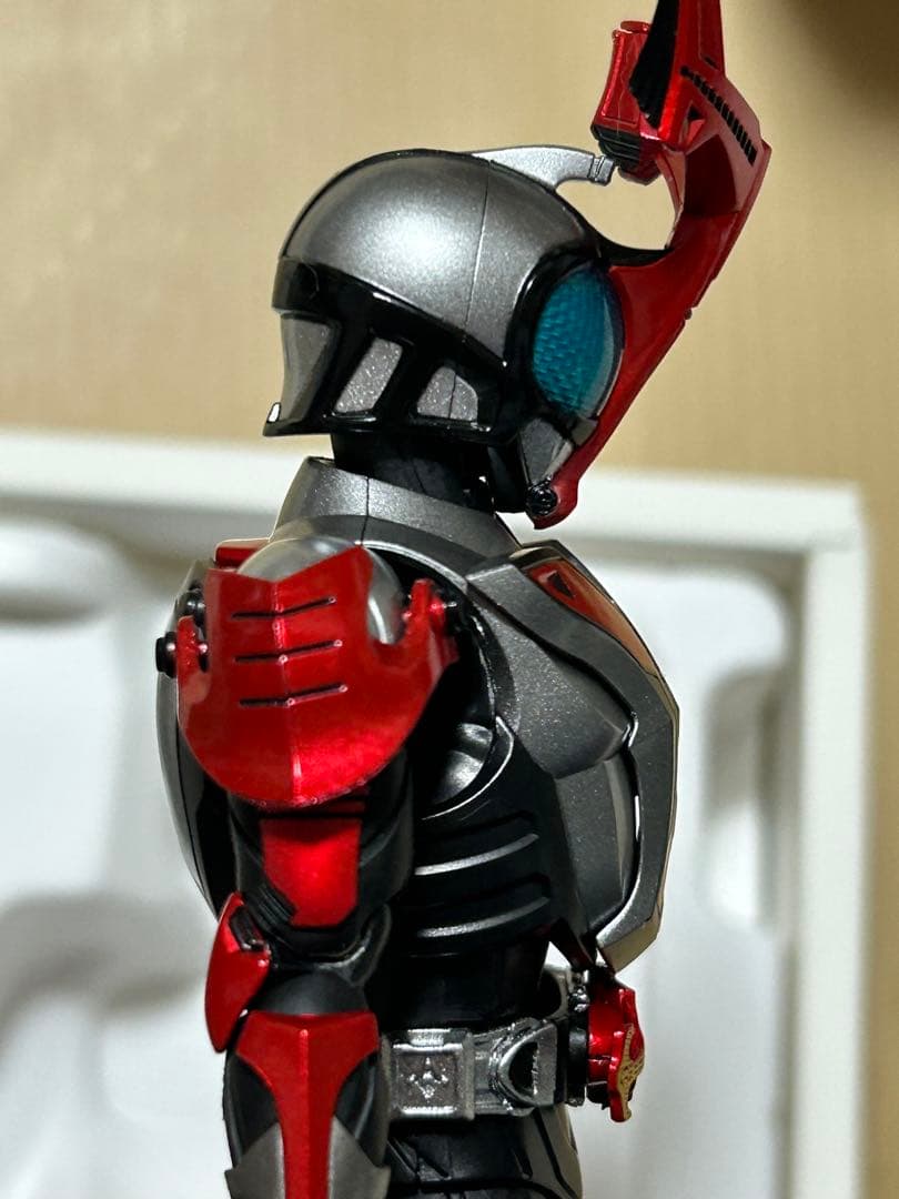フィギュアーツ　真骨彫　仮面ライダーカブト ハイパーフォーム　10th Ver.