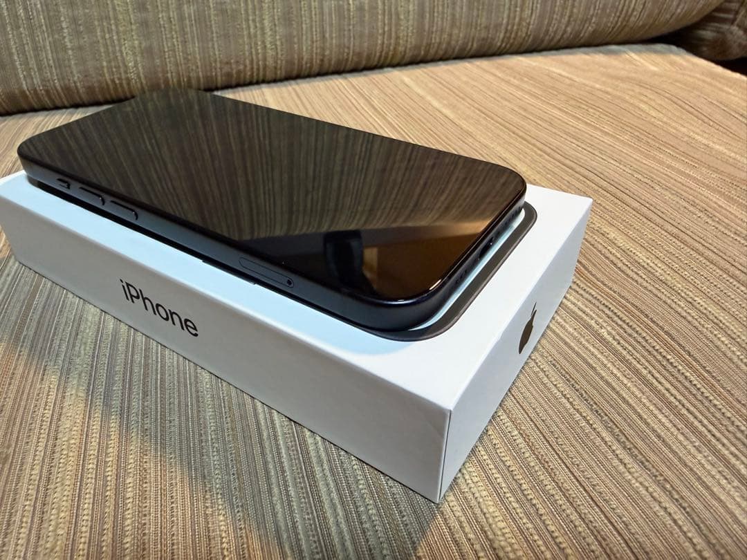 【美品】Phone 15 256GB SIMフリー