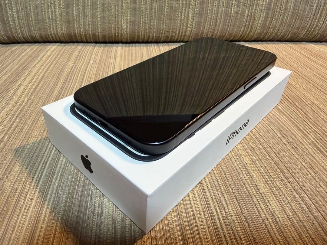 【美品】Phone 15 256GB SIMフリー