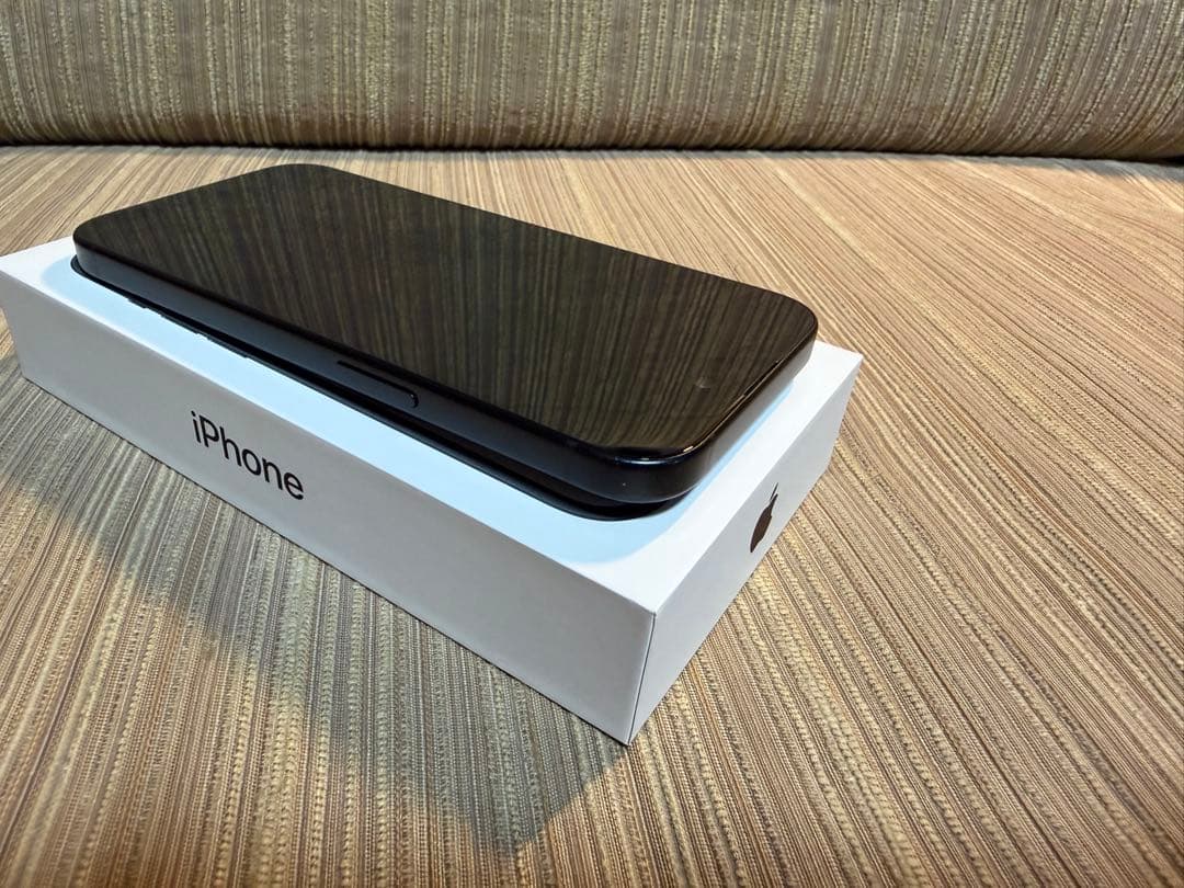 【美品】Phone 15 256GB SIMフリー