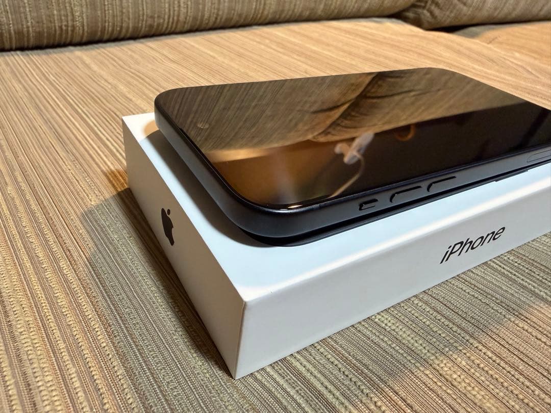 【美品】Phone 15 256GB SIMフリー