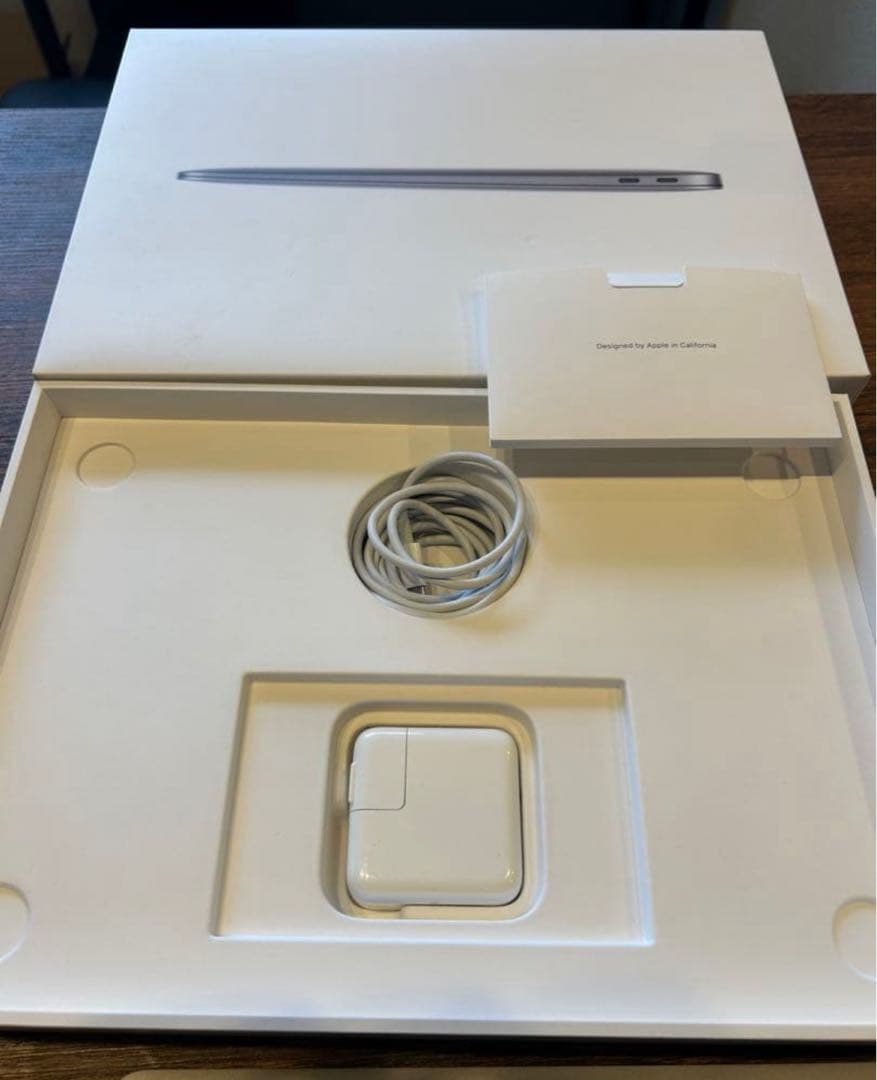 【MacBookAir13インチ】M1チップ搭載256GB バッテリー92%