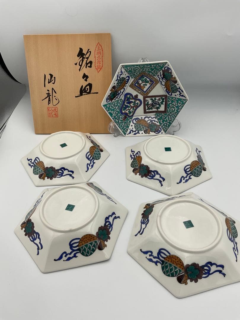 タンタンです‼️九谷焼　皿　中鉢