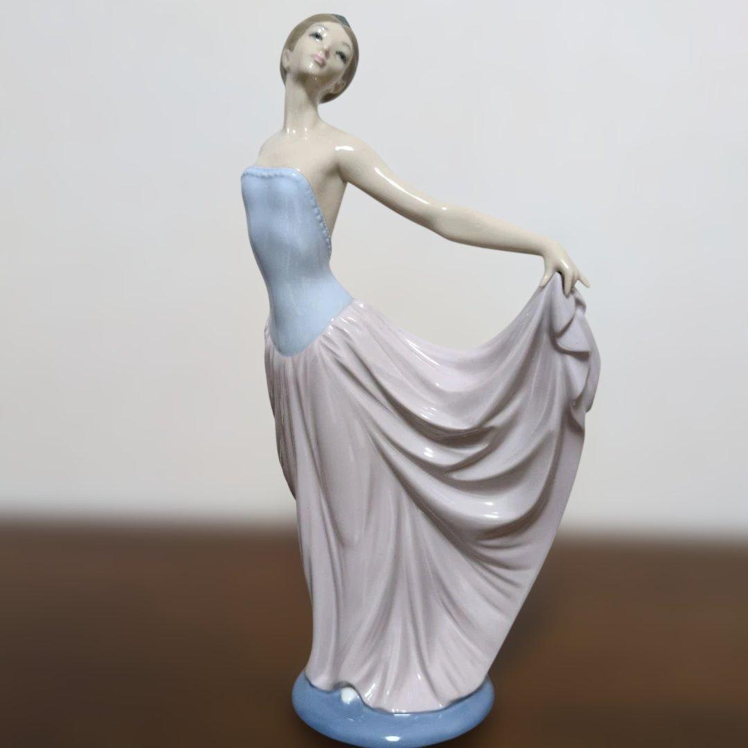 リアドロ Lladro バレリーナ 磁器フィギュア 女性 レディ ドレス 置物