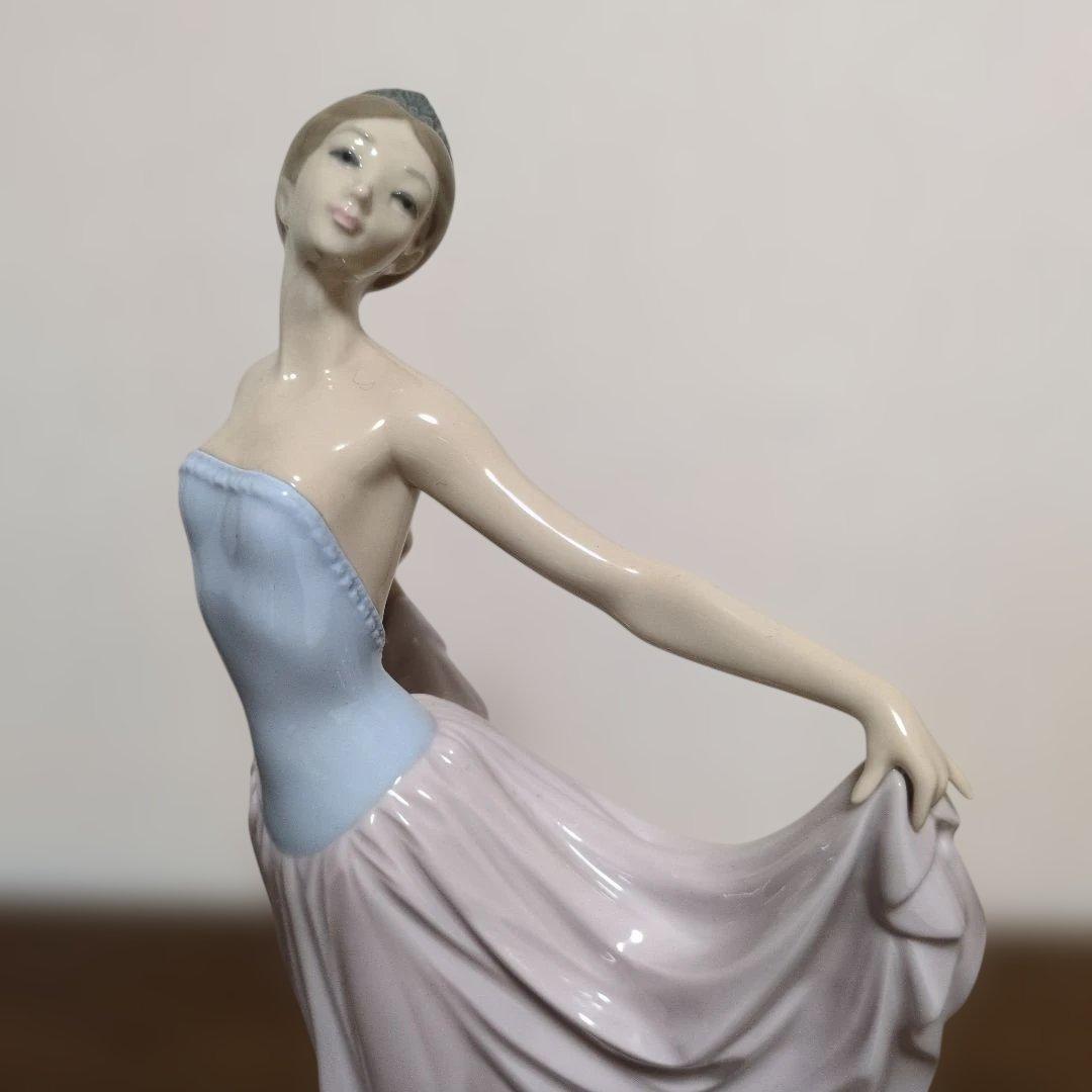 リアドロ Lladro バレリーナ 磁器フィギュア 女性 レディ ドレス 置物