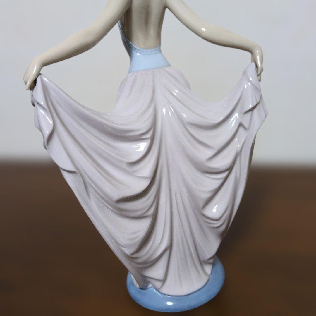 リアドロ Lladro バレリーナ 磁器フィギュア 女性 レディ ドレス 置物