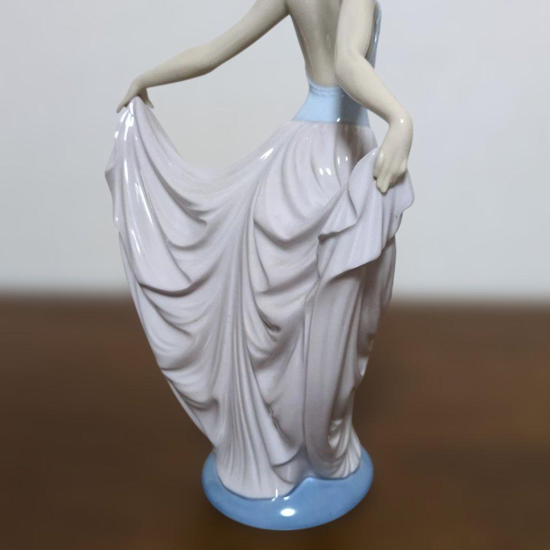 リアドロ Lladro バレリーナ 磁器フィギュア 女性 レディ ドレス 置物