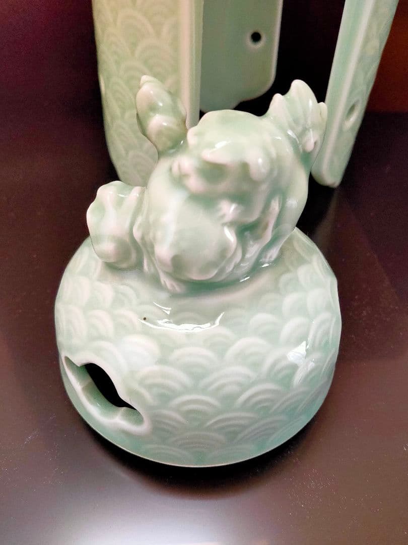 伊万里焼 伝統工芸士 市川冬山窯 色鍋島 青磁 耳環付 香炉 (箱付)