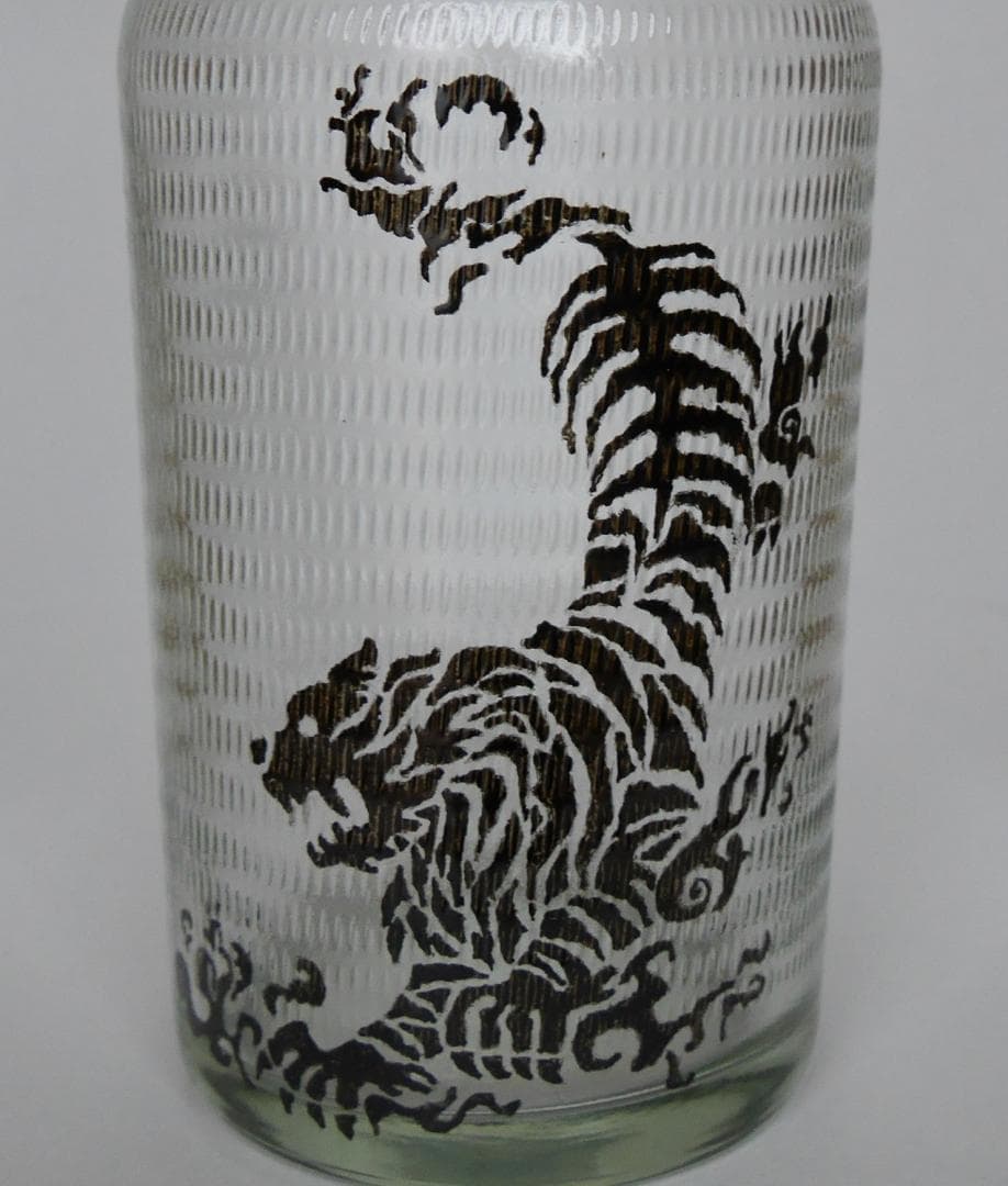 いいちこ空山独酌　手描き漆絵「龍・虎」