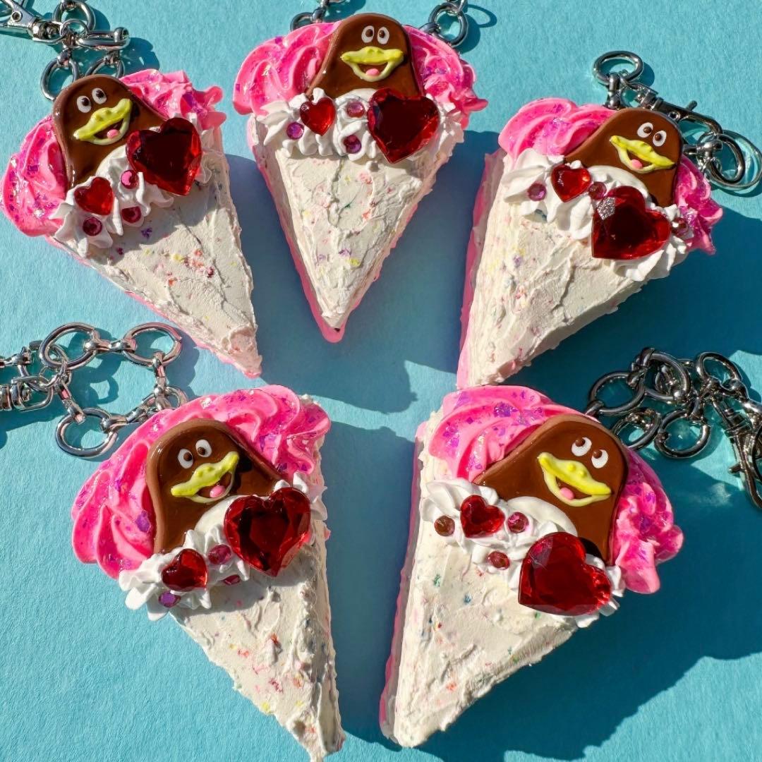 Uggoly’s ユッゴリーズ様　ペンギンチーズケーキ バッグチャーム