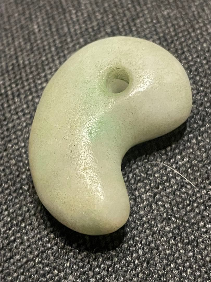 弥生時代　糸魚川翡翠勾玉