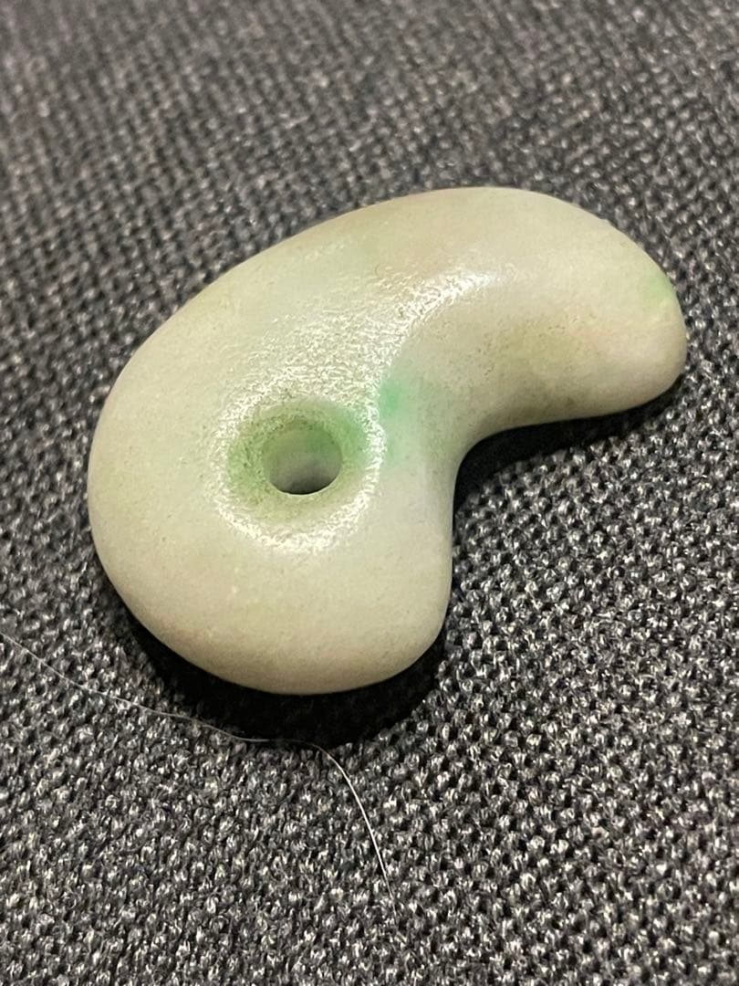 弥生時代　糸魚川翡翠勾玉