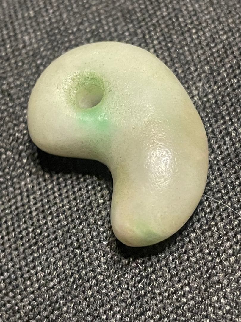 弥生時代　糸魚川翡翠勾玉