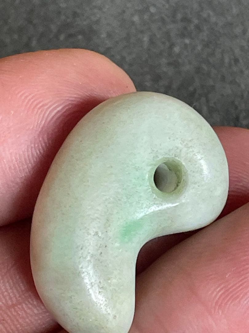 弥生時代　糸魚川翡翠勾玉