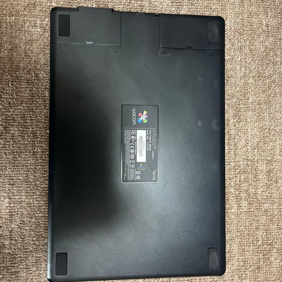 Wacom ペンタブ Intuos Pro PTH-651