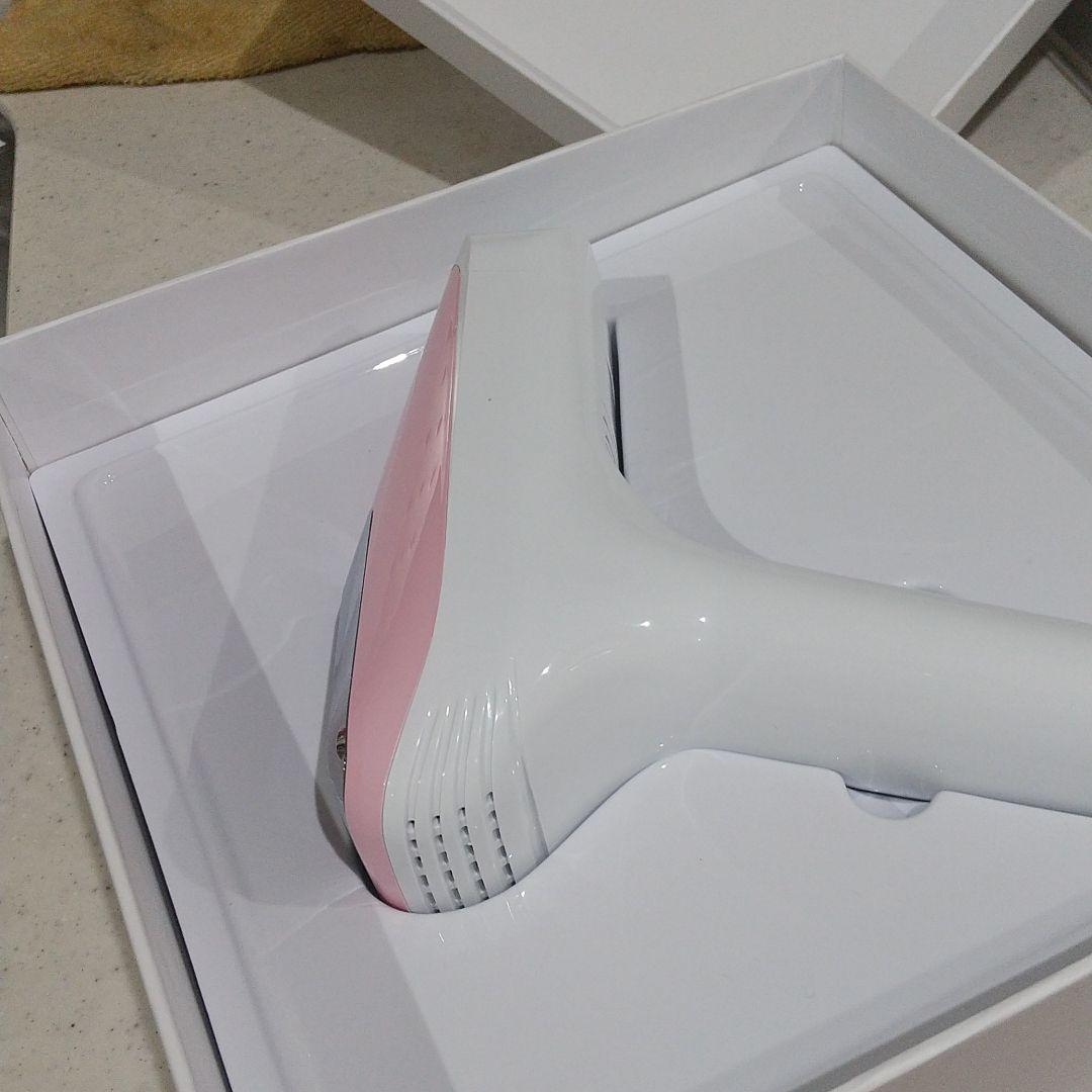 まだ全然使っていない脱毛器です！買った時の値段が14000円程度でした！